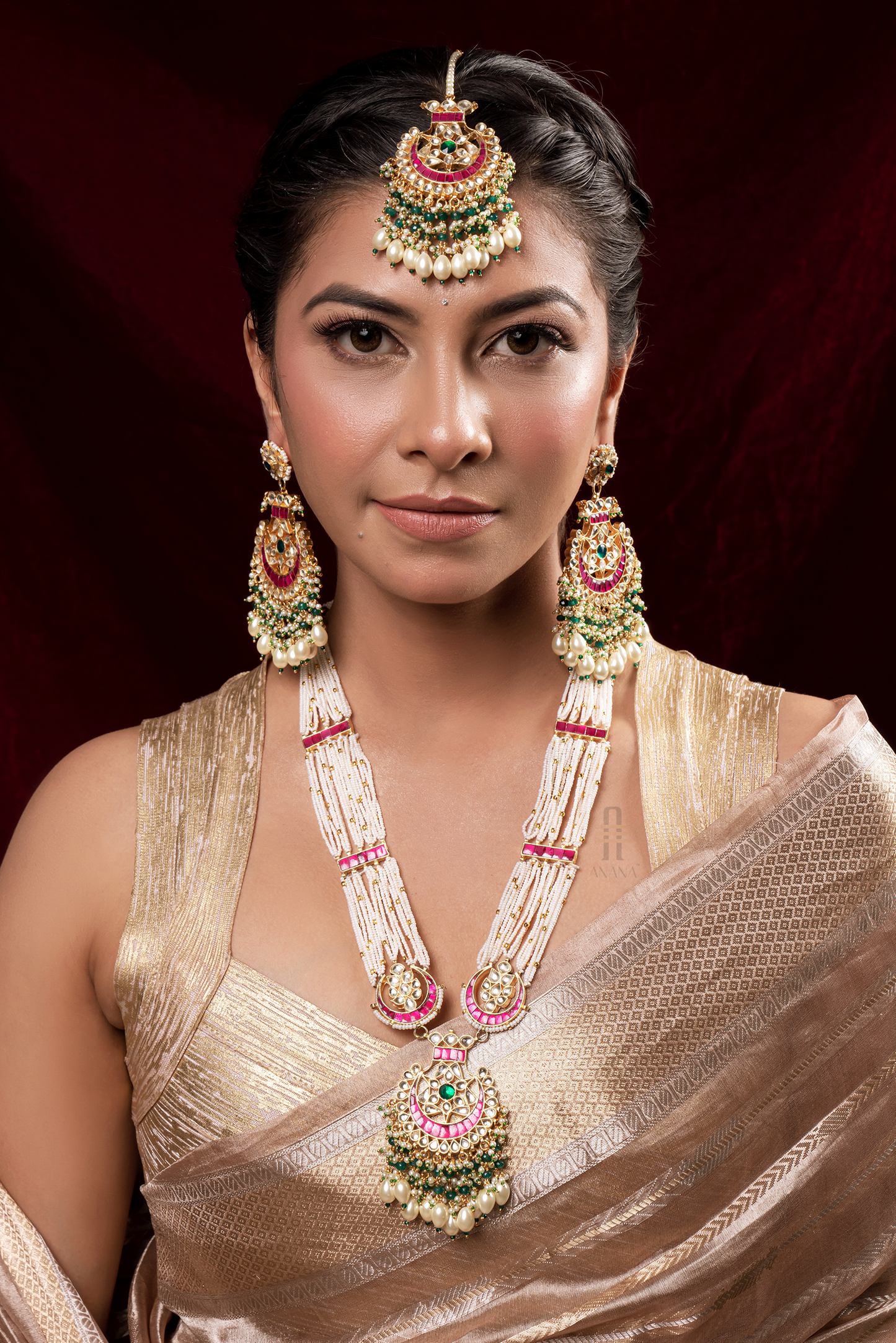 Anupama Jadau Kundan Set with Mangtikka - Anana