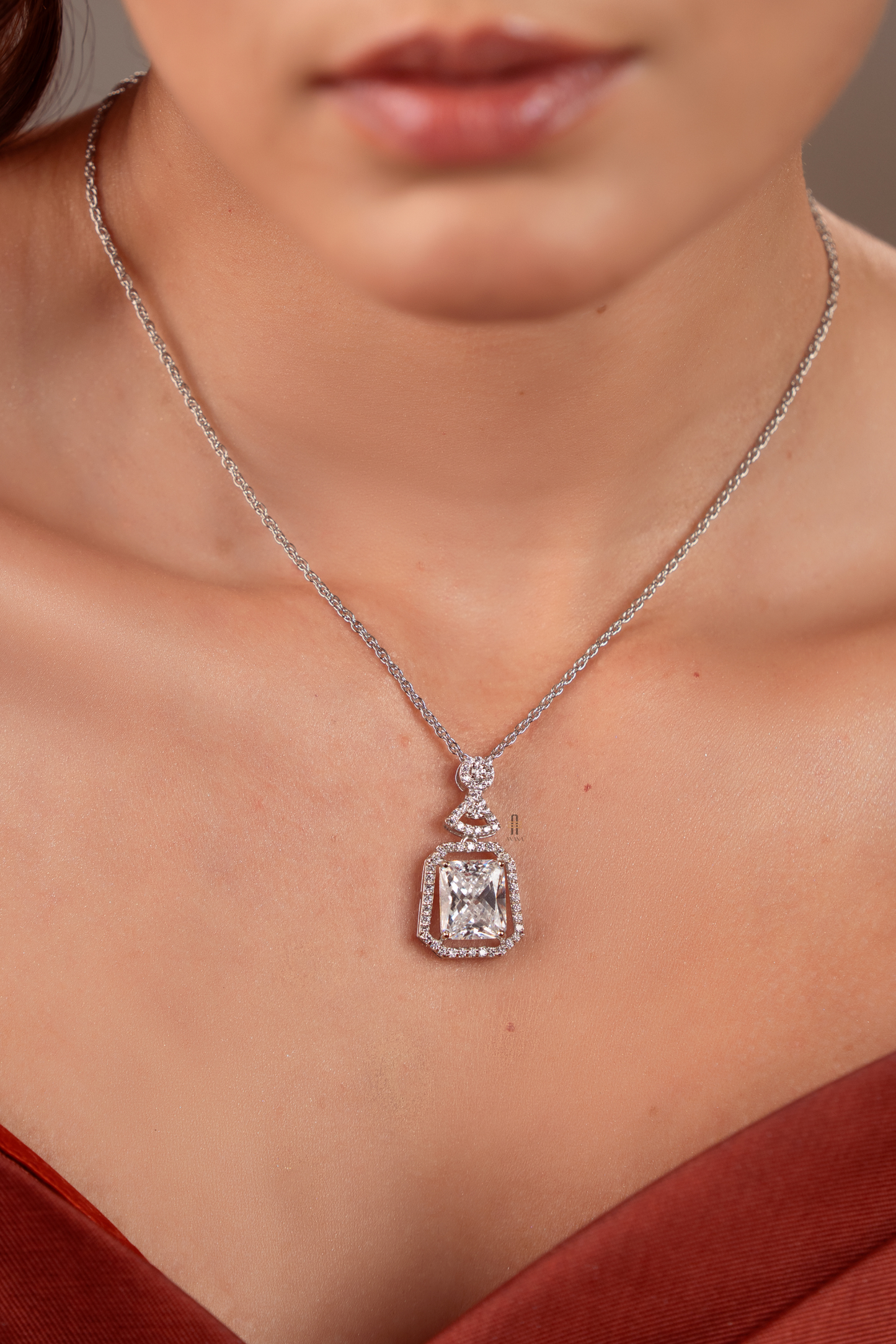 Lochan Pendant Necklace