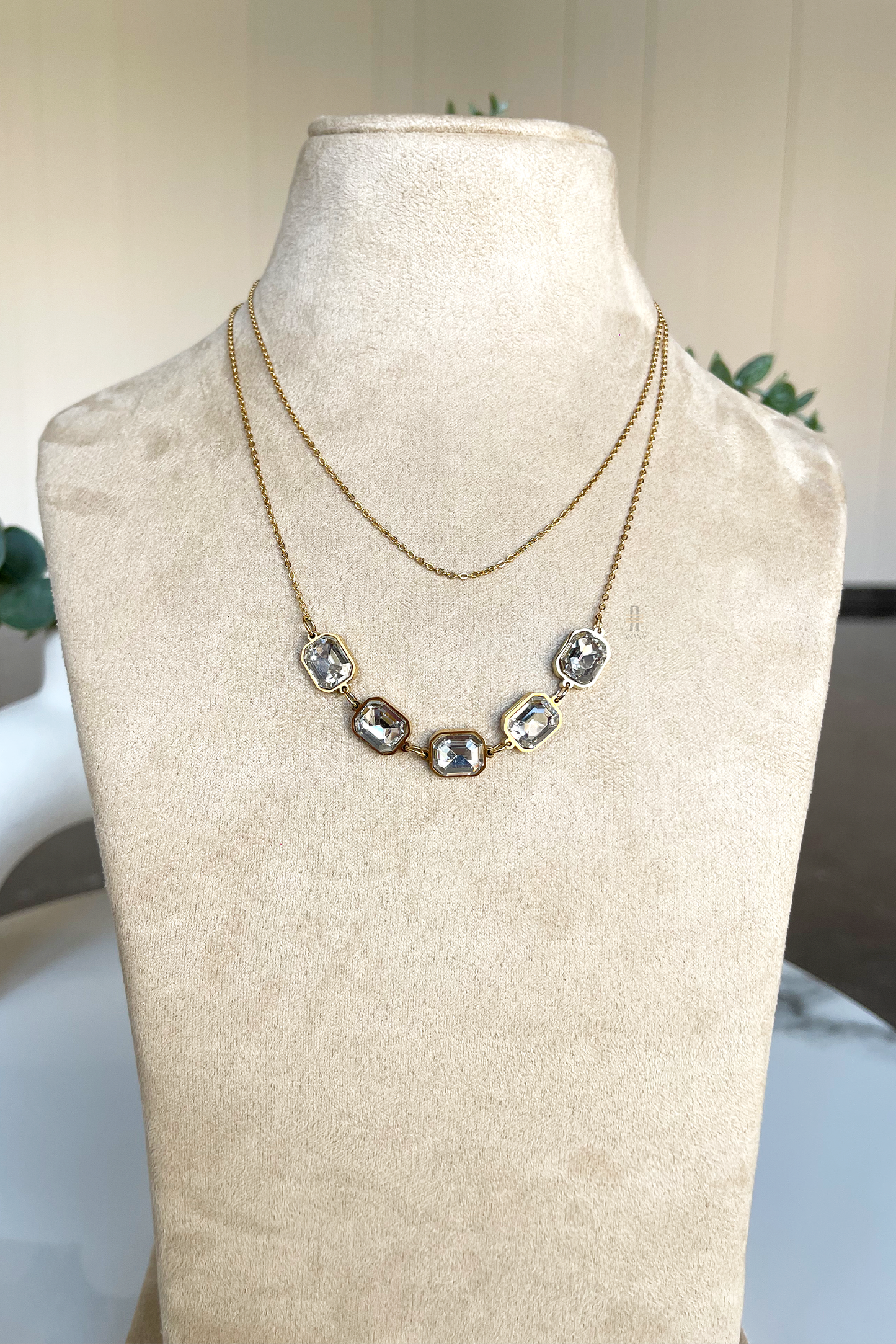 Mongolia Neckpiece - Anana