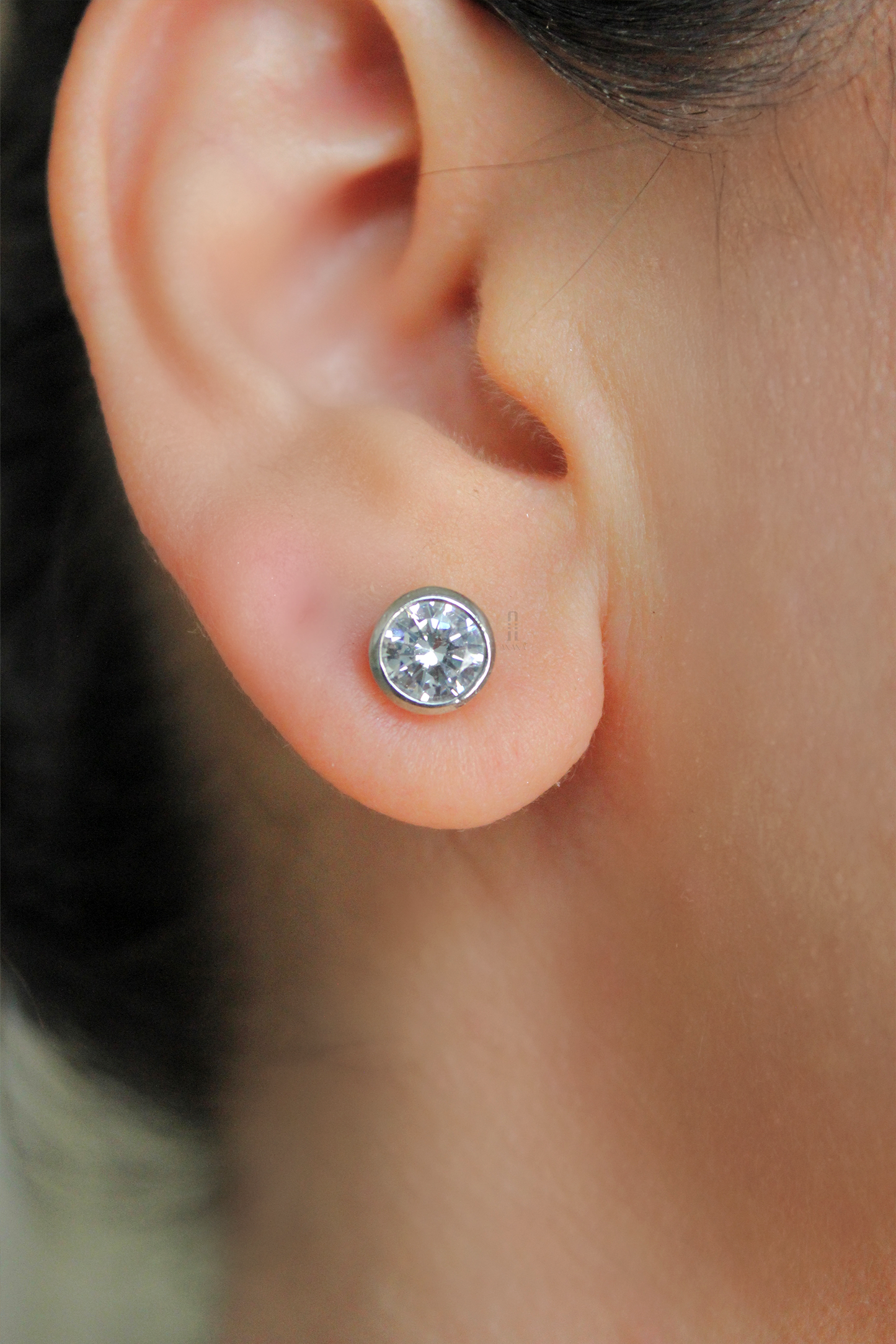 Tiny Earrings - Anana