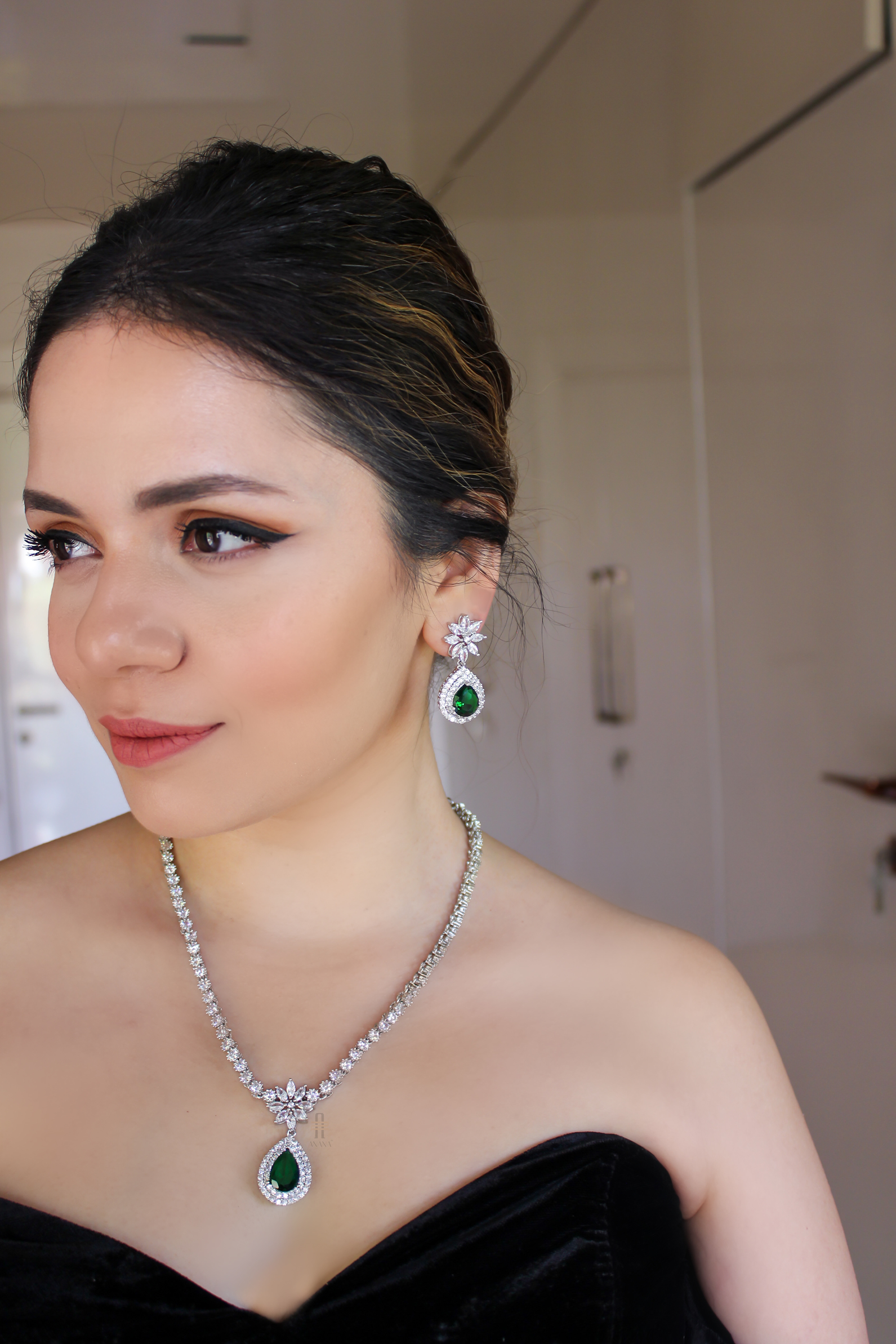 Ameesha Diamond Pendant Set - Anana