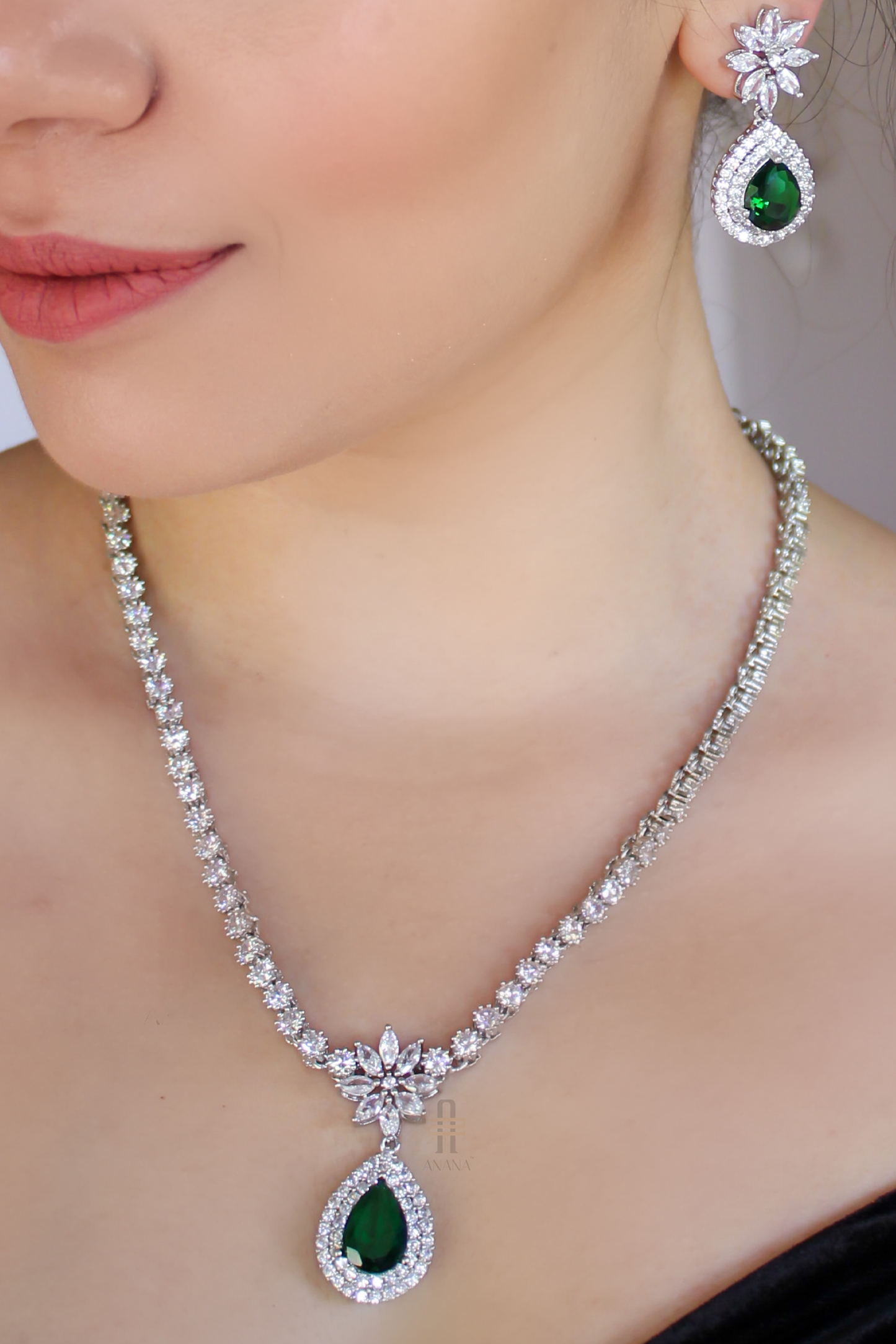 Ameesha Diamond Pendant Set - Anana