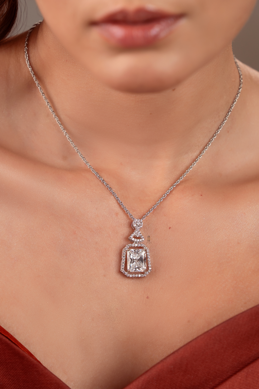 Lochan Pendant Necklace