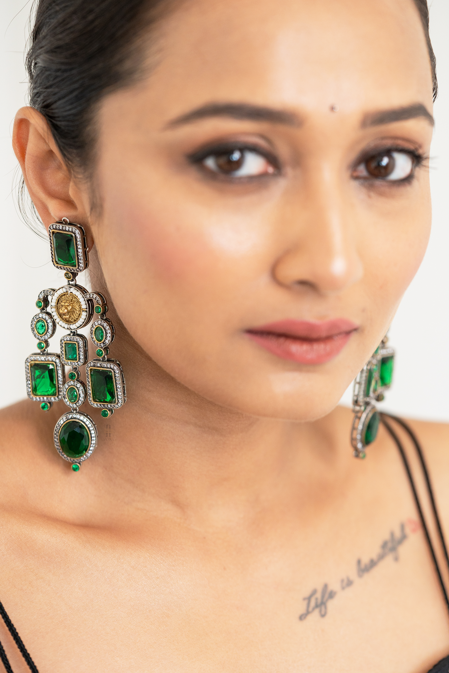 Naysha Earrings - Anana