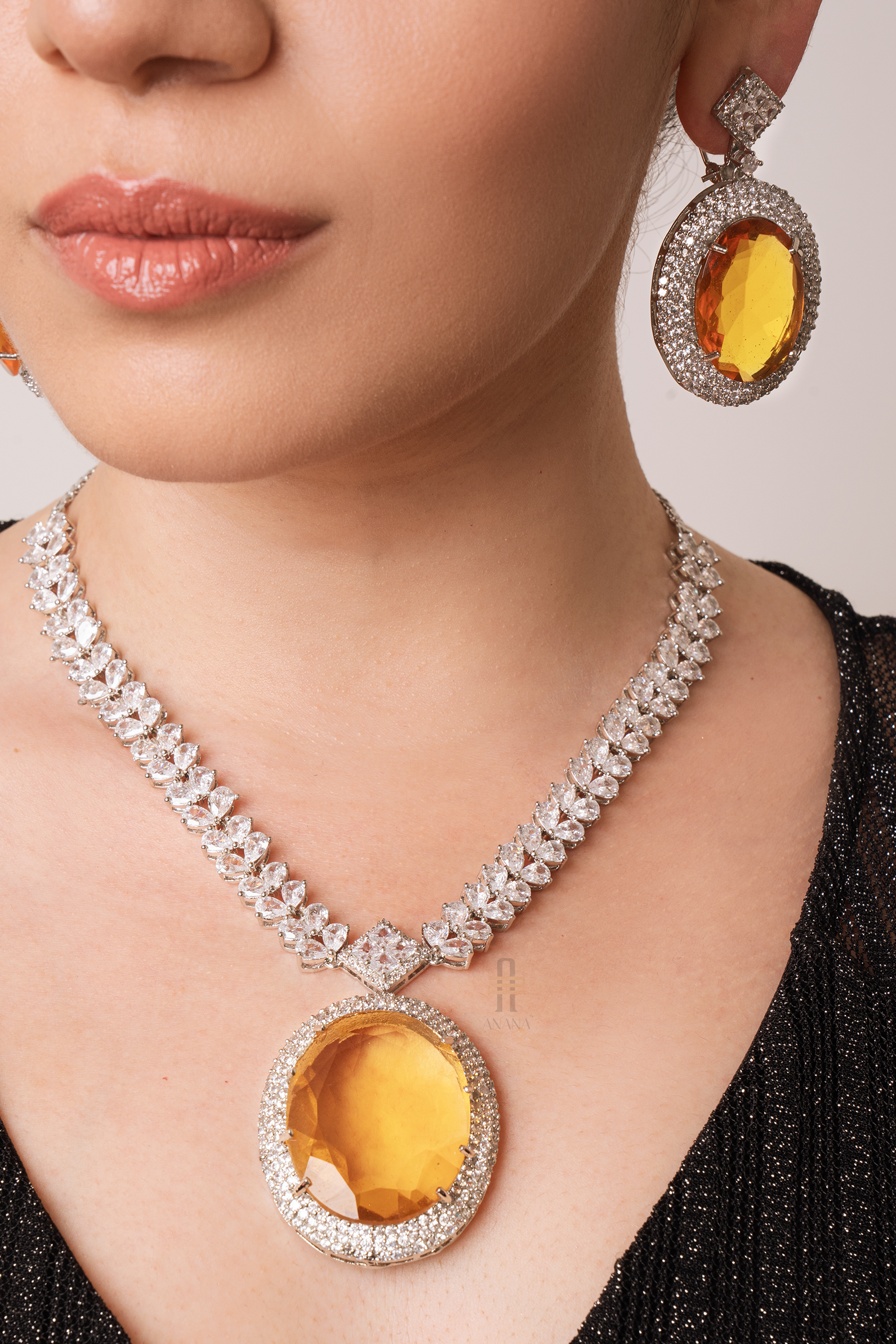 Tiara Diamond Pendant Set - Anana