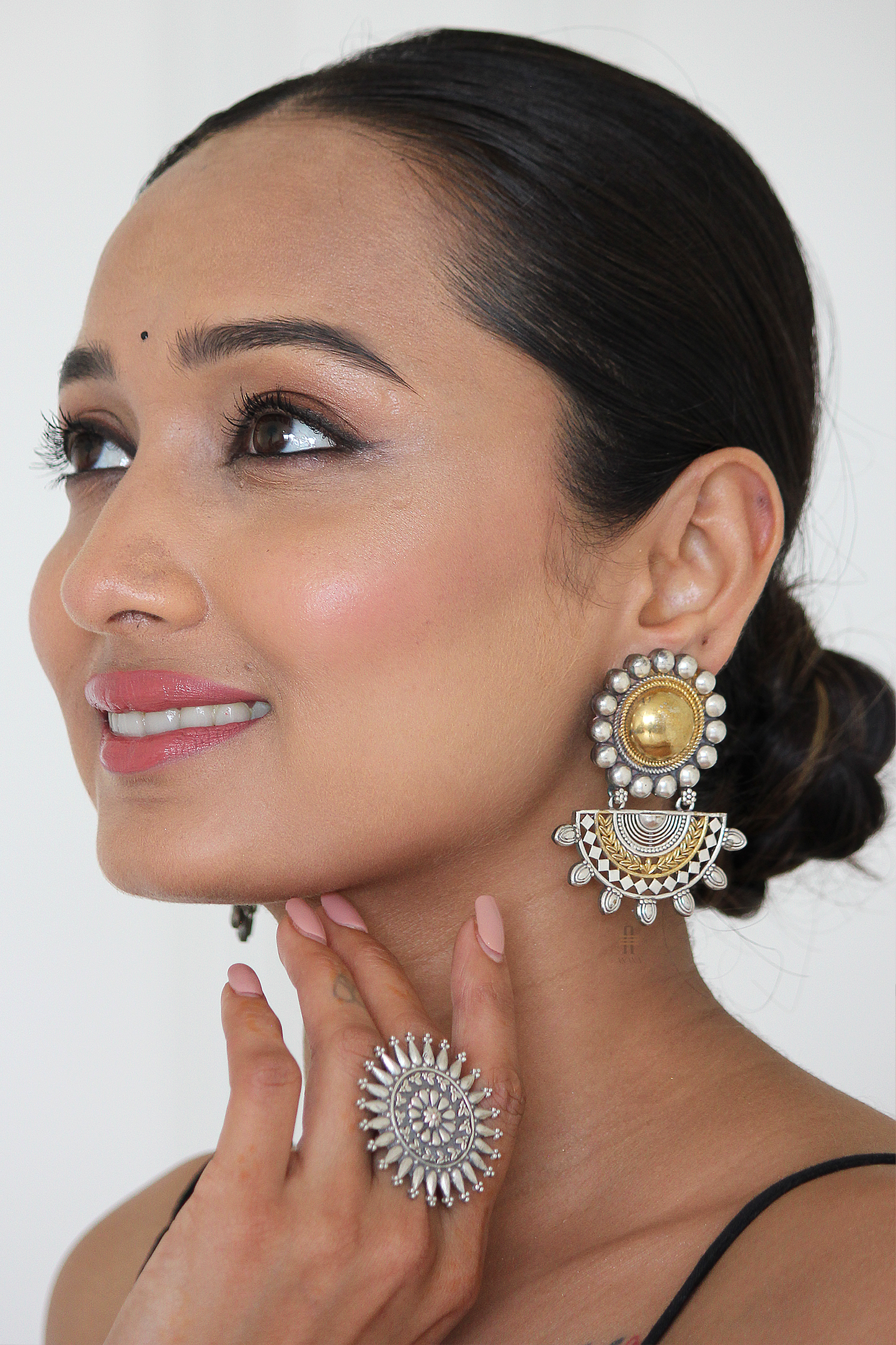 Tanvi Earrings - Anana